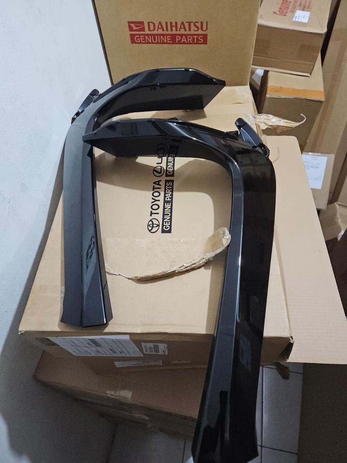 Spoiler Moulding Quatrer Belakang Kaca Bagasi Innova Zenix 2022 2023 2024 2025 Ori Original ori asli